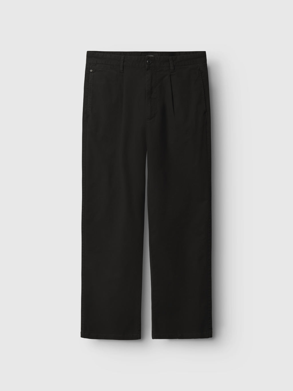 The Verona Ent - Meteorite by Gabba are black trousers with a loose straight fit, shown on a white background. They have side pockets, belt loops, and a button closure for a contemporary look.