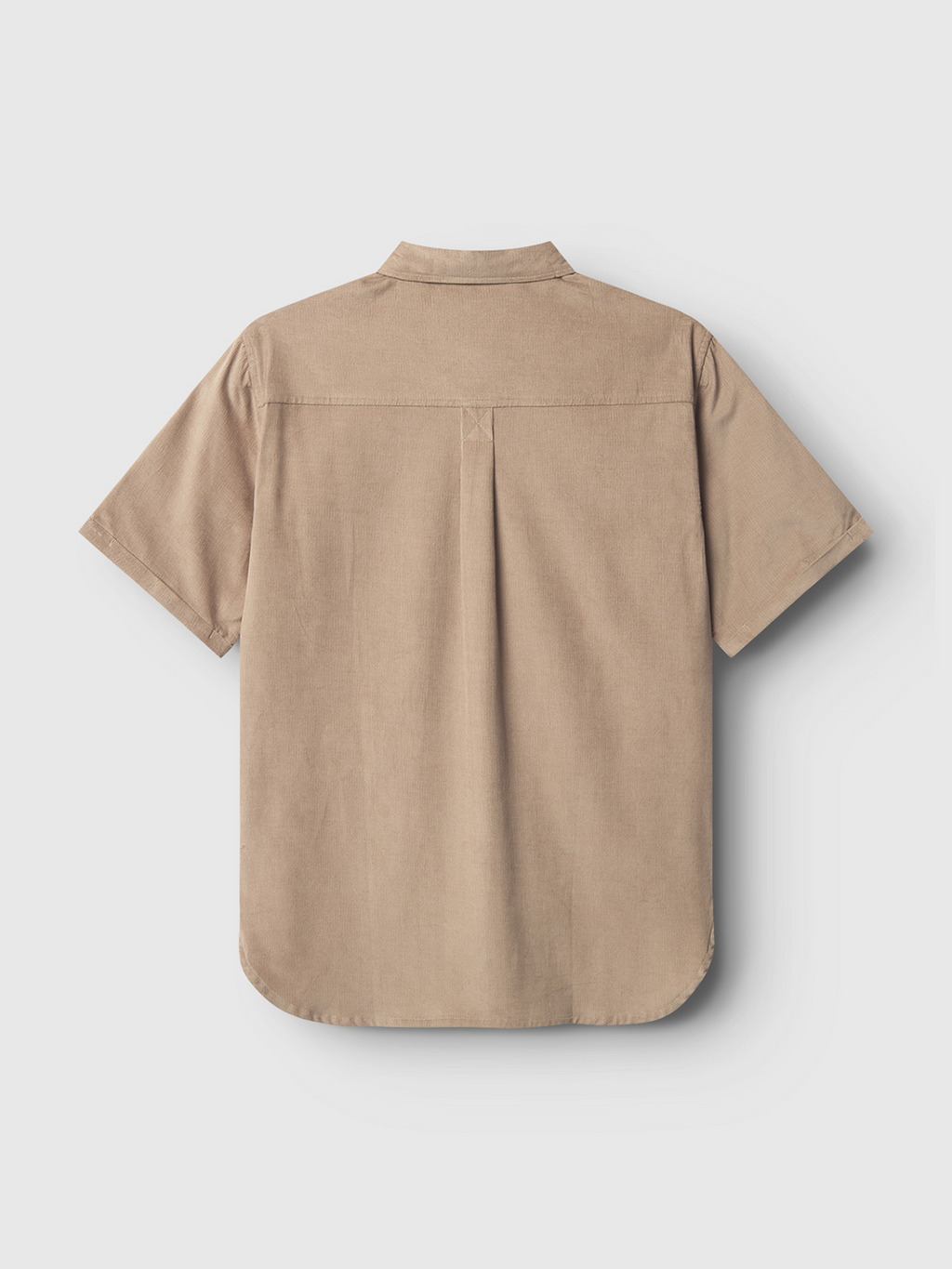 The Gabba Sven Reg Cord SS in Sand Greige is a short-sleeve premium shirt, shown from the back with a straight yoke, center box pleat, and curved hem. Made from 100% cotton corduroy and laid flat on a light background.