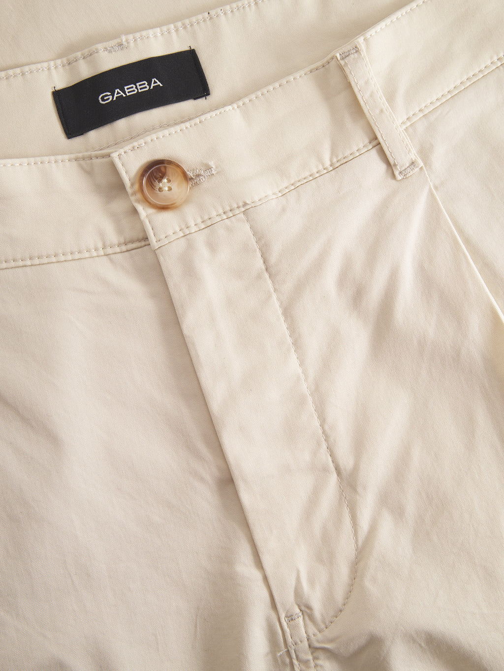 Close-up of the Joe Unite - Beige pant by Gabba, featuring a relaxed fit thats perfect for a casual look.