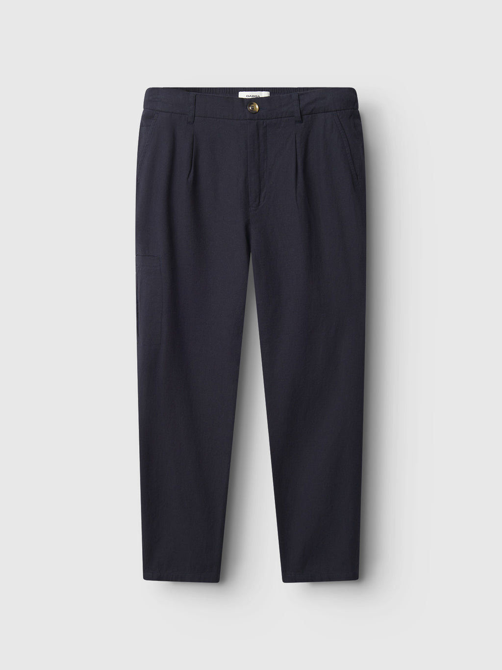 The Napoli 19 Side Lino pants in Night Sky by Gabba are displayed on a light gray background. Designed for style and comfort, these trousers have a button and zip closure, belt loops, side pockets, and subtle pleats near the waistband for a relaxed vibe.