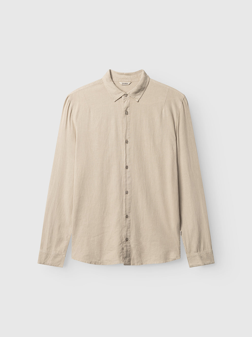 The Gabba Sven Reg Lino LS - Sand Plaza is a beige, long-sleeve button-up shirt with a collar, designed for comfort and durability, shown on a plain white background.