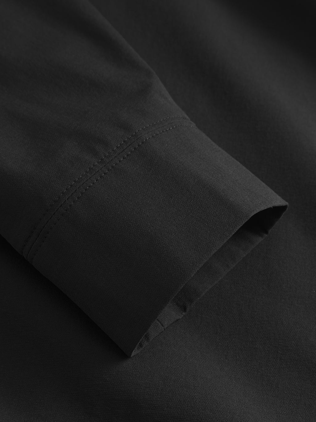 Close-up of the cuff on Gabba’s Nik Tech - Black shirt, featuring neat stitching and smooth matte fabric—a practical design choice for an active, on-the-go lifestyle.