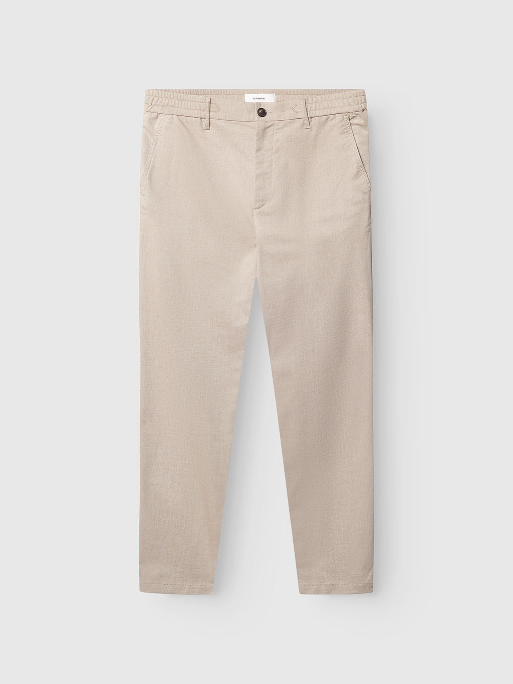 Set against a light grey backdrop, Gabbas Monza Button Carre chinos in sand feature a zip closure. These relaxed straight pants offer an elastic waist for comfort, complemented by side pockets and a tailored fit for a smart-casual appearance.