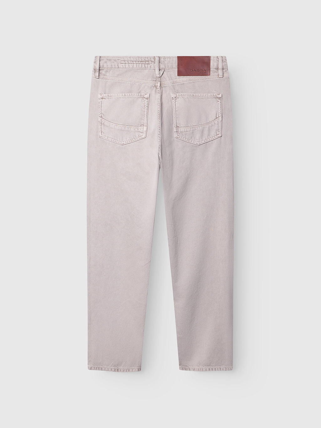 Max Glate - Sand jeans by Gabba, shown from the back, feature a loose straight fit, two rear pockets, and a brown leather brand patch on the waistband.