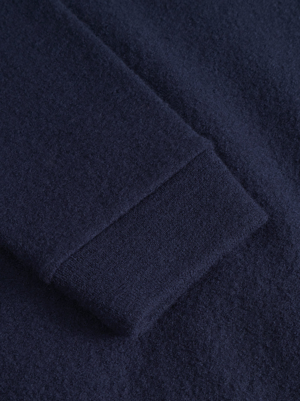 Close-up of the Gabba Cardiff Led - Navy, highlighting the dark blue, soft-textured fabric sleeve with a smooth, fuzzy finish and detailed cuff.
