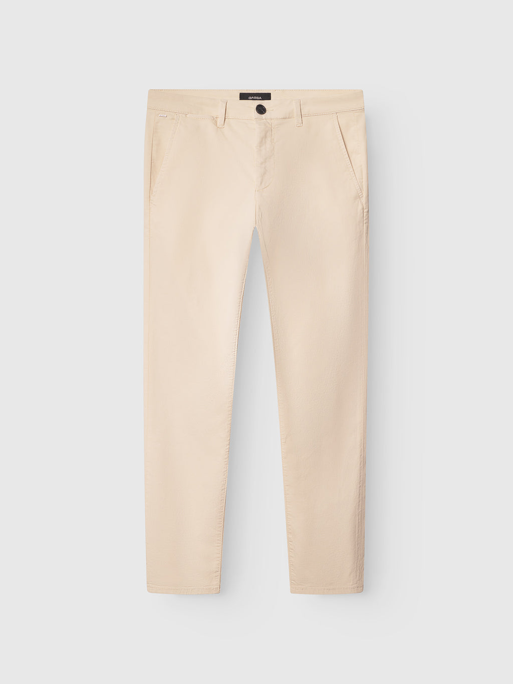 The Gabba Paul K3280 Dale Chino - Ecru Light is pictured against a light gray backdrop, showcasing its slim design with French pockets and branded buttons for added elegance.