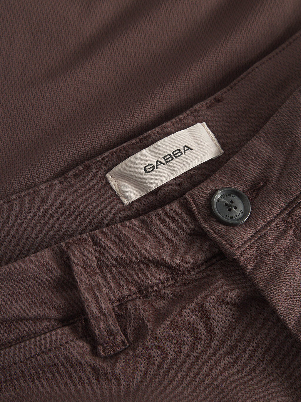 Close-up of Gabbas Paul K3280 Dale Chino in Burnt Purple with branded buttons, French pockets, belt loops, and a label stitched inside.
