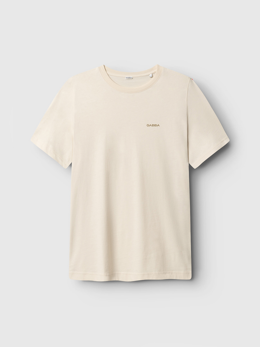 The Gabba Dune Logo SS GOTS - Birch is a plain, short-sleeved, off-white t-shirt featuring a small Gabba logo on the left chest, shown against a light grey background.