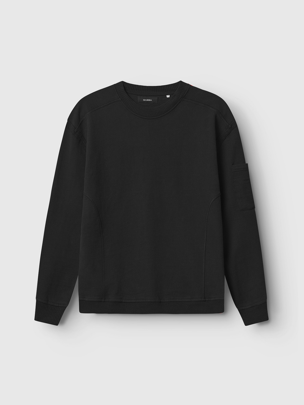 The Giorgio Cy LS – Meteorite by Gabba is a black, long-sleeve sweatshirt with a crew neck and ribbed cuffs. It includes a subtle sleeve pocket and flatlock stitching for durability and a sleek finish, displayed against a plain white background.