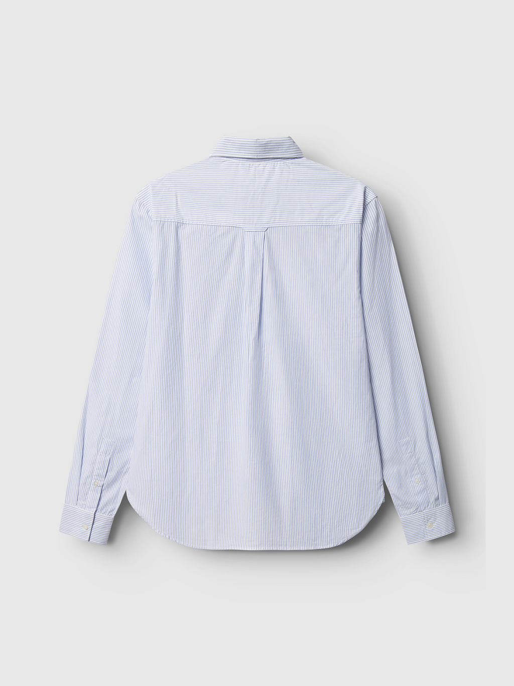 The Gabba Sven Reg. Form LS - White Stripe shirt, crafted from 100% cotton for comfort, showcases a light blue background with vertical white stripes. It features a classic collar, buttoned cuffs, and an upper back pleat for a relaxed fit.