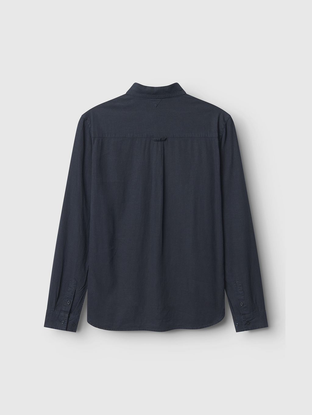 The Gabba Sven Reg Lino LS in Night Sky, a long-sleeve premium shirt, is shown from the back against a white background, showcasing its superior comfort and linen quality.