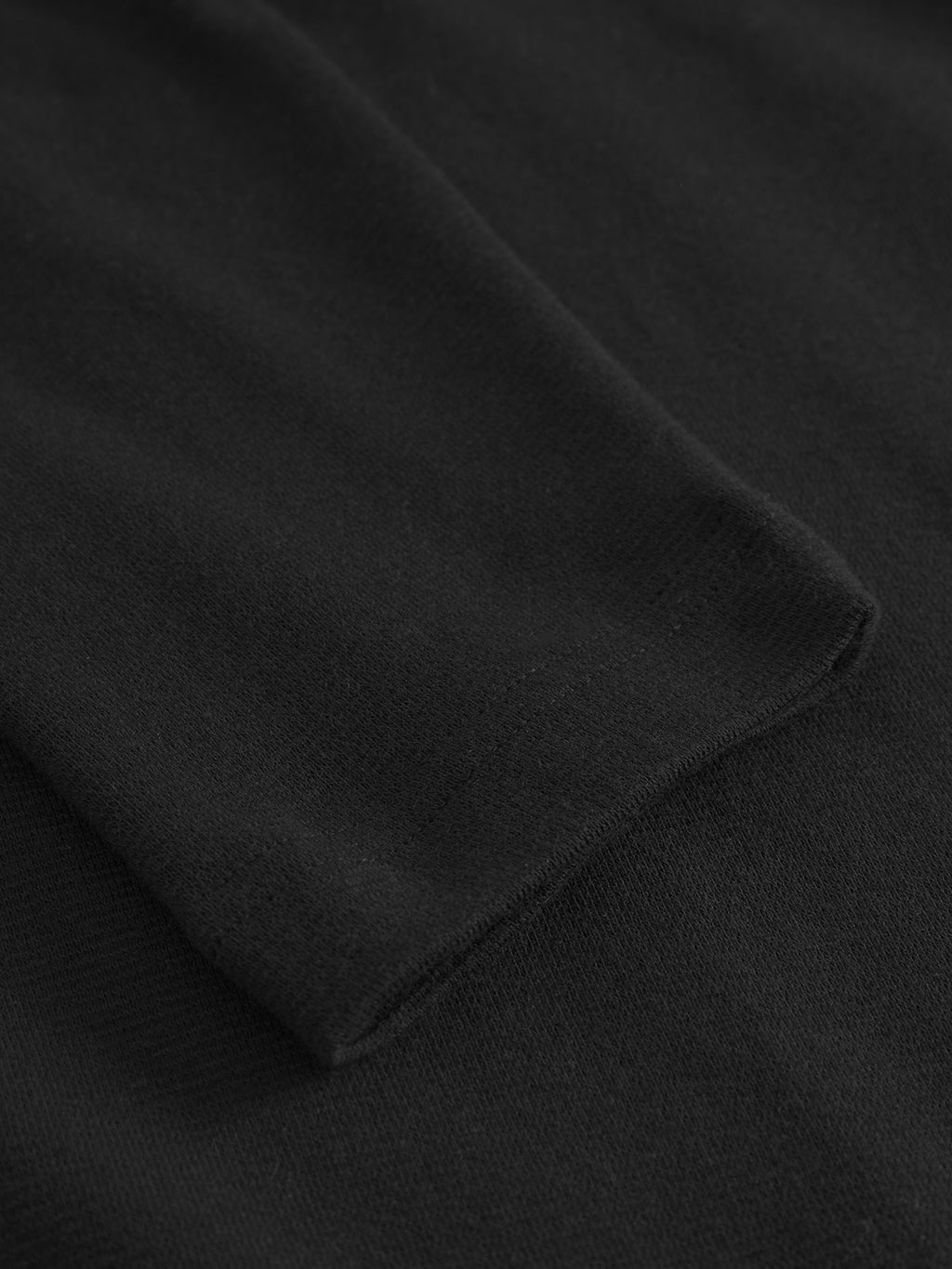 Close-up of the Gabba Dune Brush LS in black, highlighting the fabric texture and sleeve edge—an essential long-sleeved tee for any modern wardrobe.