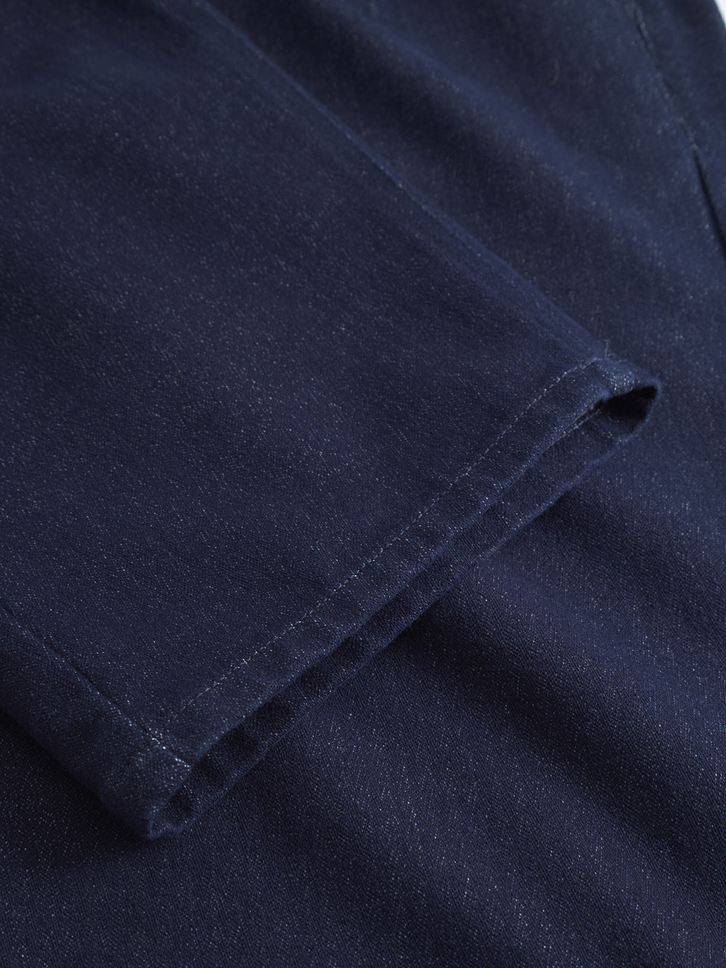 Close-up of the sleeve of the Gabba David Chev - Dark Navy, highlighting its herringbone texture and detailed stitching.