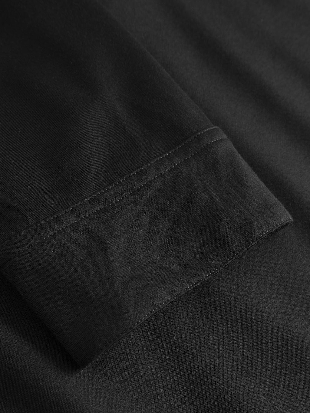 Close-up of the Clipper A Nygo overshirt by Gabba in black, featuring a sleek fabric pocket with smooth texture and clean stitching—ideal for achieving a modern layered style in daily wear.