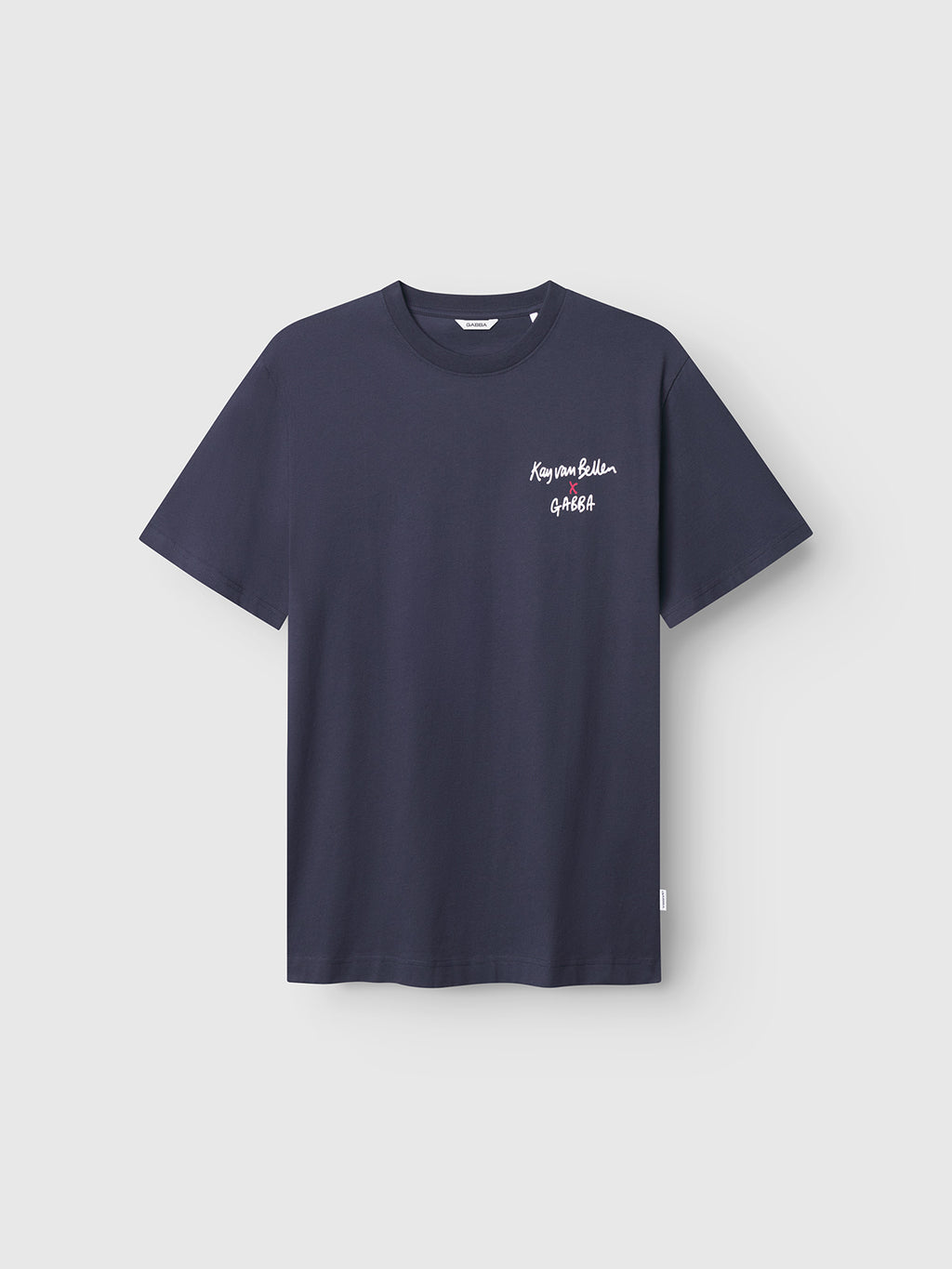 The Gabba Dune Kay Man Bauw SS GOTS - Navy is a minimalist organic cotton T-shirt in plain navy with short sleeves, featuring small white handwritten text on the left chest, displayed against a light background.