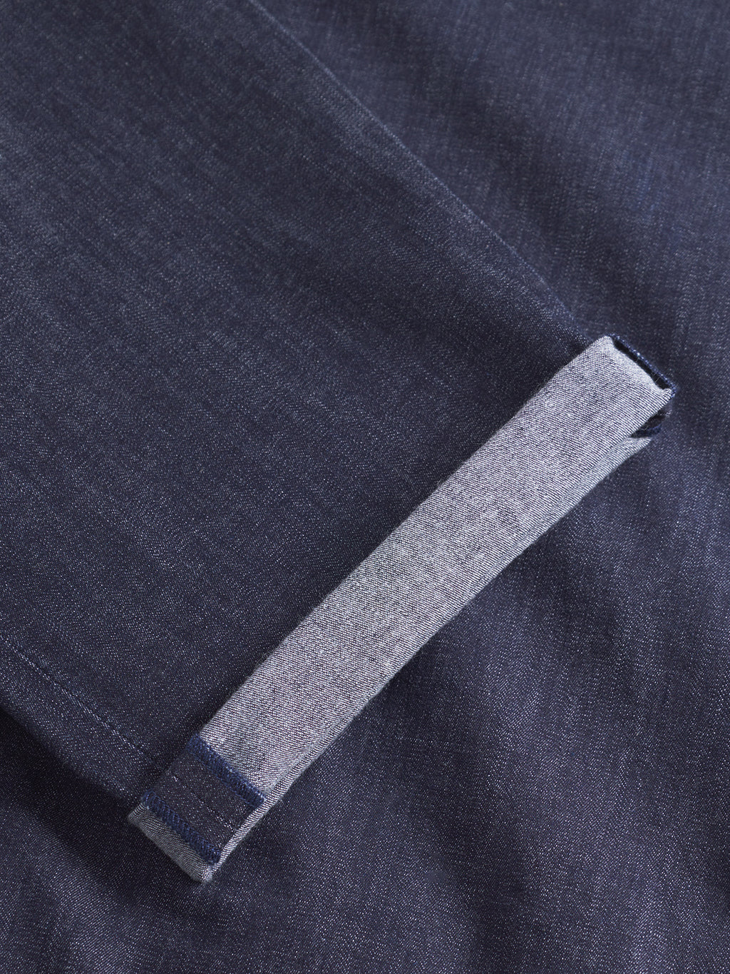 A close-up of Gabbas Firenze Sisu - Dark Denim jeans shows the hem of one pant leg turned up, revealing the lighter inside fabric and clean seam detailing.