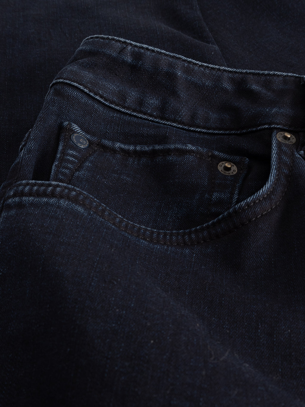 Close-up of the front and coin pockets on Gabbas Jones BlueBlack - Blue Black Denim jeans, showcasing detailed stitching and metal rivets for lasting comfort.