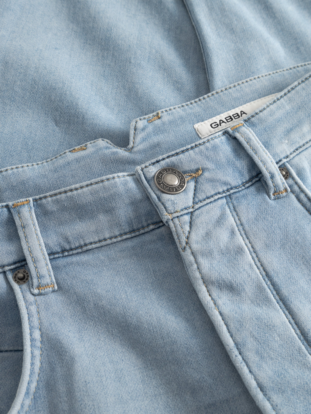 The Gabba GABalex Dynamic Cropped Jeans in light blue denim feature comfort-stretch, a metal button, belt loops, and a white Gabba label. Shown on matching denim, their light summer wash is perfect for the season.