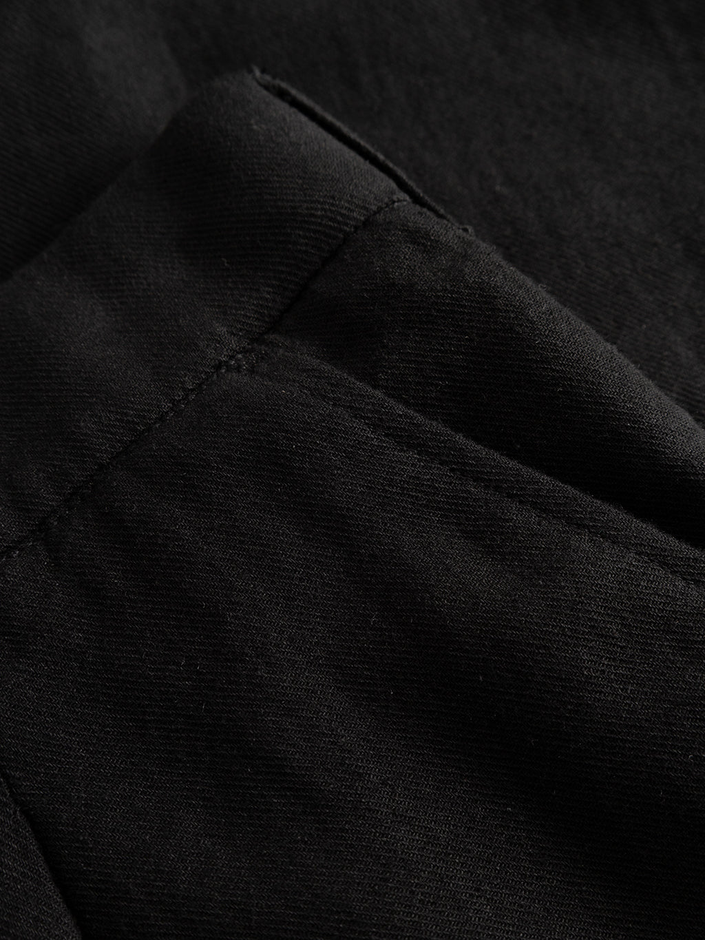 Close-up of the Gabba GABnapoli 19 Lino Pant in Meteorite, highlighting the lightweight fabric’s texture, detailed stitching near a seam, and pocket opening.