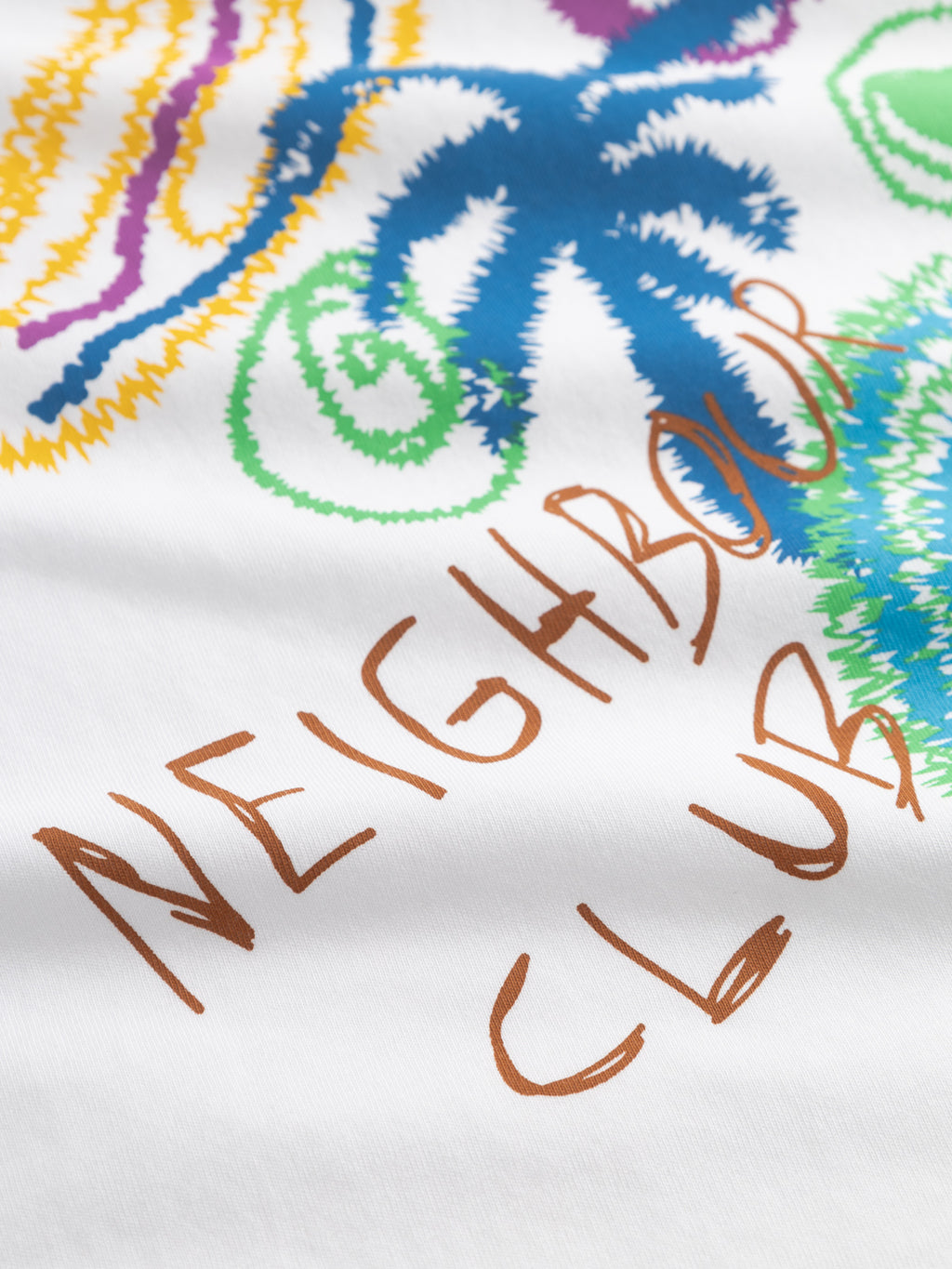 A close-up of the Gabba GABnigel Nando SS T-shirt GOTS in white, featuring colorful abstract patterns and 