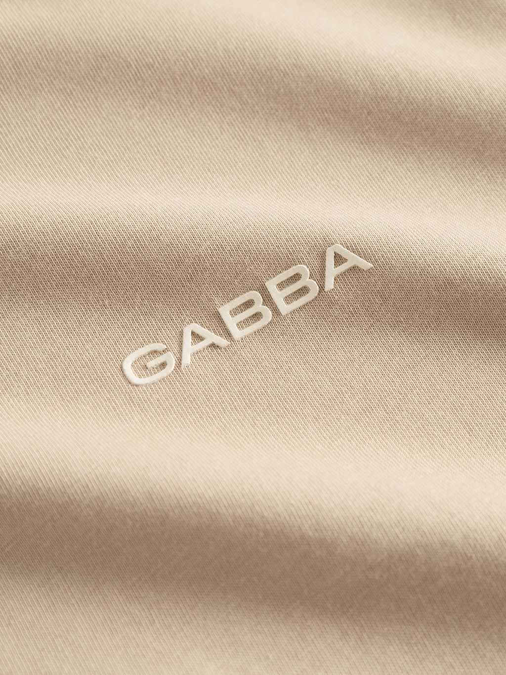 Close-up of the Gabba GABdune Logo GOTS SS T-Shirt in Safari: beige, GOTS-certified organic cotton fabric with 