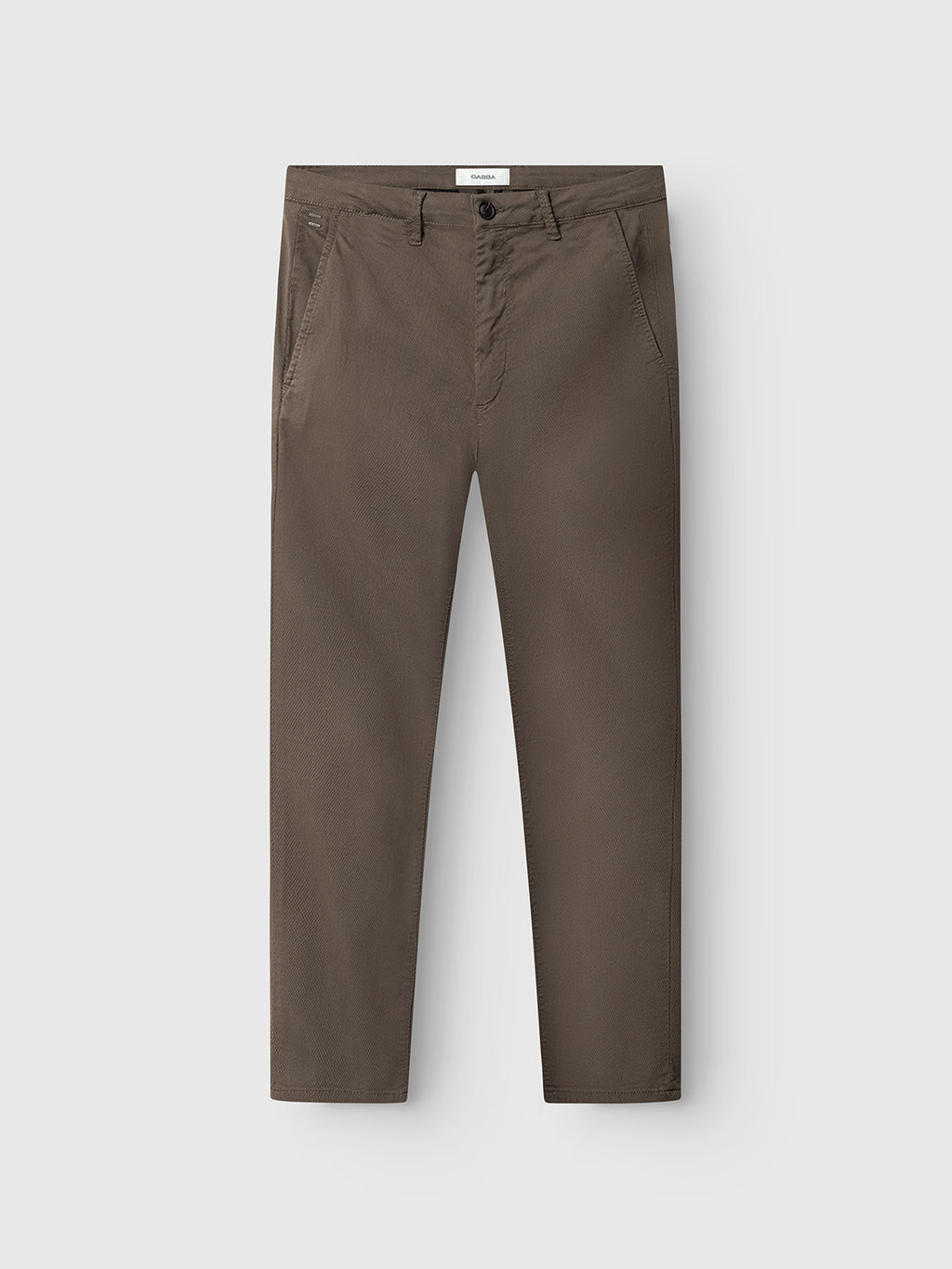 Introducing the Gabba GABpaul K3280 Dale Chino in Crocodile—a pair of slim-fit, straight-leg chinos crafted from high-stretch cotton-blend fabric for all-day comfort. Featuring side pockets and a button closure, these brown chinos are styled laid flat on a white background.