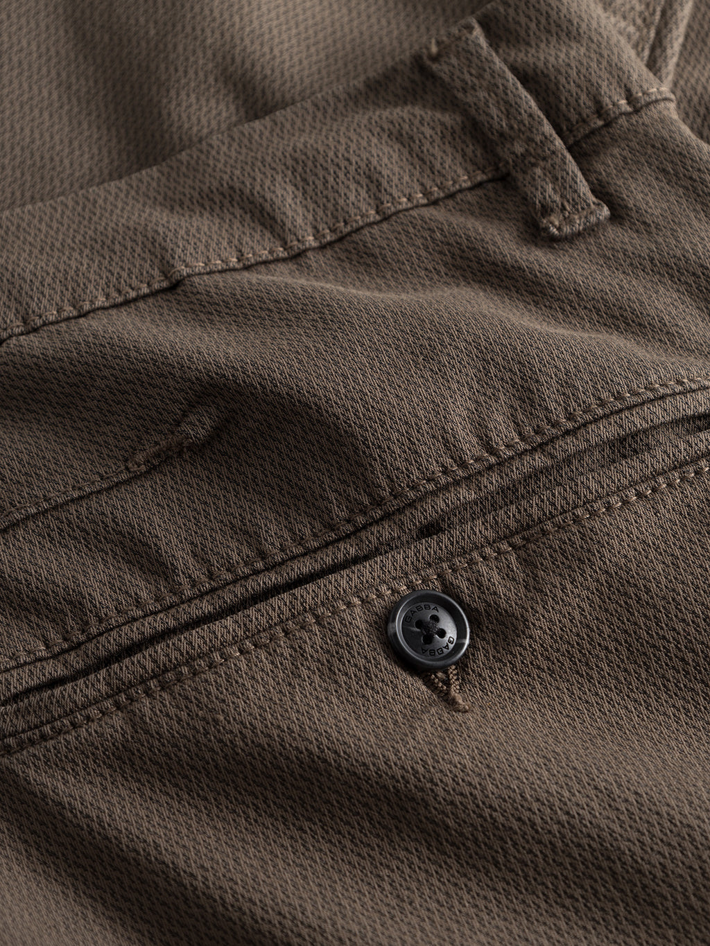 Close-up of Gabba GABpaul K3280 Dale Chino - Crocodile: brown textured slim pant with a black-buttoned back pocket, partial belt loop at the waistband, and a refined slim leg opening.