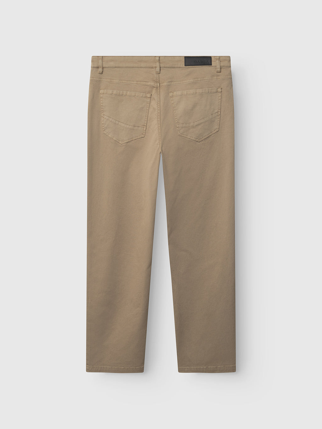 GABmarc 5poc Marlo - Coriander straight-leg pants by Gabba, shown from the back with a classic 5-pocket design and belt loops. These regular-fit jeans are ideal for everyday wear, displayed on a plain white background.