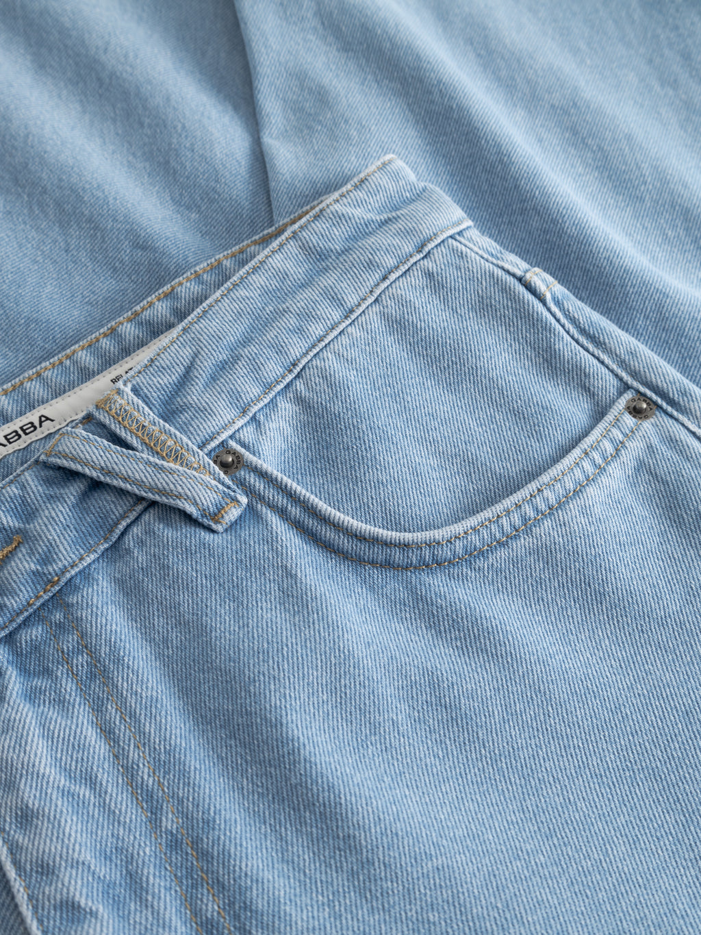Close-up of Gabba GABmarc 5poc Lig Jeans in light blue denim, showing the front pocket, belt loop, and waistband. The classic 5-pocket design appears against a matching fabric background.