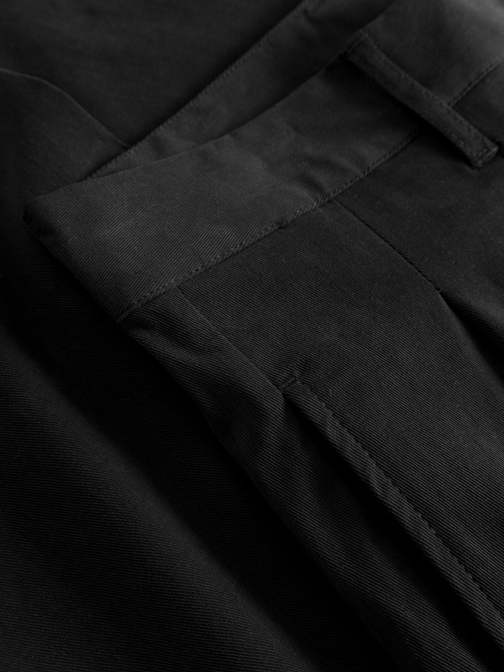 Close-up of the Gabba GABfirenze Bolu Cropped TENCEL™ Pant in black, highlighting the waistband, belt loop, and upper pocket to showcase the fabric texture and stitching details of this relaxed fit stretch twill design.