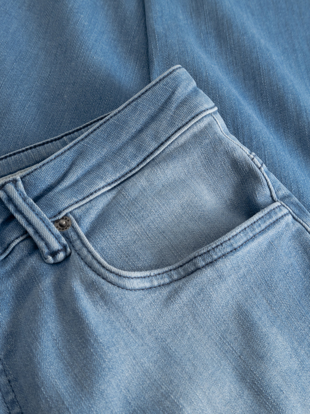 Close-up of the front pocket and waistband of GABjones Mik Jeans in light blue denim by Gabba, showcasing the fabric texture and stitching details.