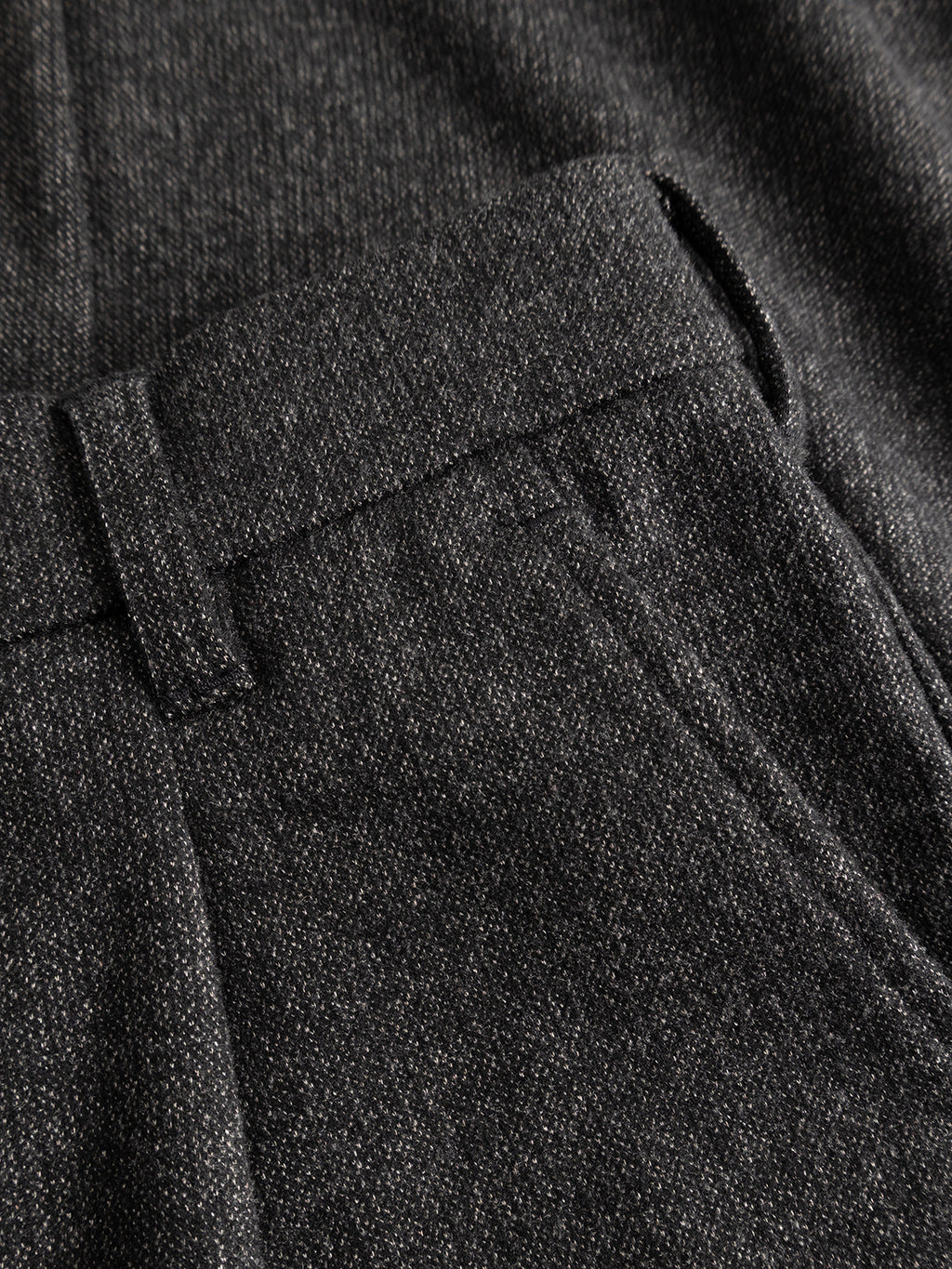 Close-up of the waistband, belt loop, and pocket of the Gabba GABnapoli 19 Zaffe GRS Pant in Dark Grey, highlighting the fabric’s weave and stitching details. Crafted from soft stretch material with a wool-look finish, these regular straight fit trousers offer both comfort and classic style.