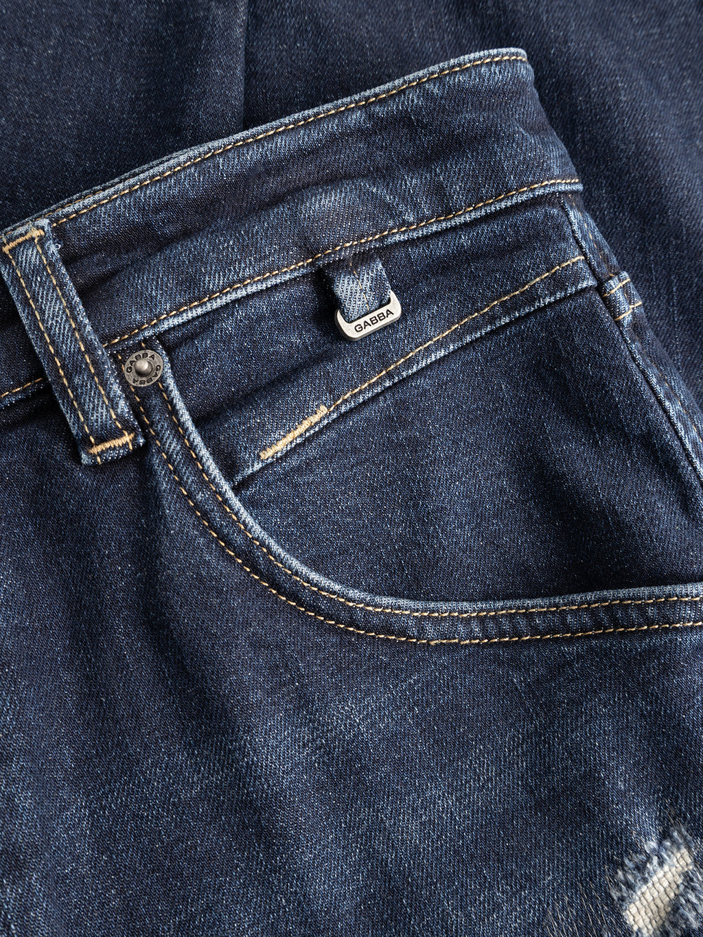 Close-up of the Gabba GABalex Cropped Cros RS2108 Jeans RCS in dark blue denim, highlighting the front pocket, a small coin pocket with a Careba label, and visible cross-hatch stitching details.