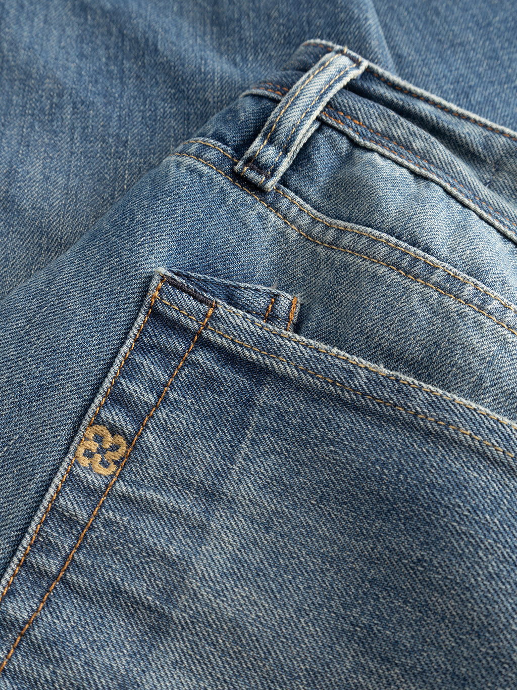 Close-up of the Gabba GABsenna Wolv DS0004 Jeans in dark blue denim, highlighting the relaxed fit, front pocket, coin pocket, visible stitching details, and a small embroidered design near the pocket.
