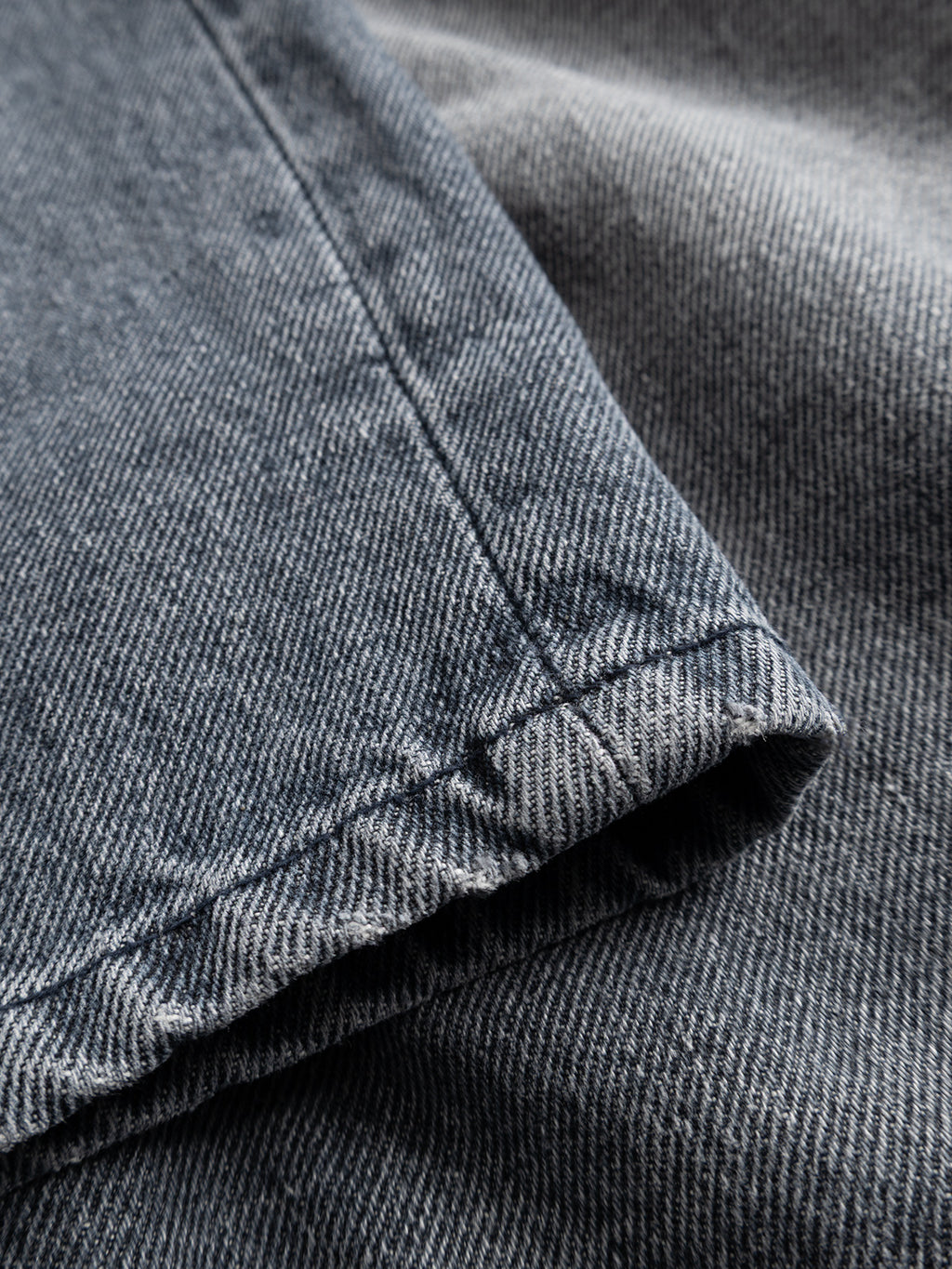 Close-up of Gabba GABnoah Primesto WW0030 Jeans in grey denim, showcasing detailed stitching and texture. The image highlights the seam, drawing attention to the heavy 3x1 denim weave and natural color variations in the material.
